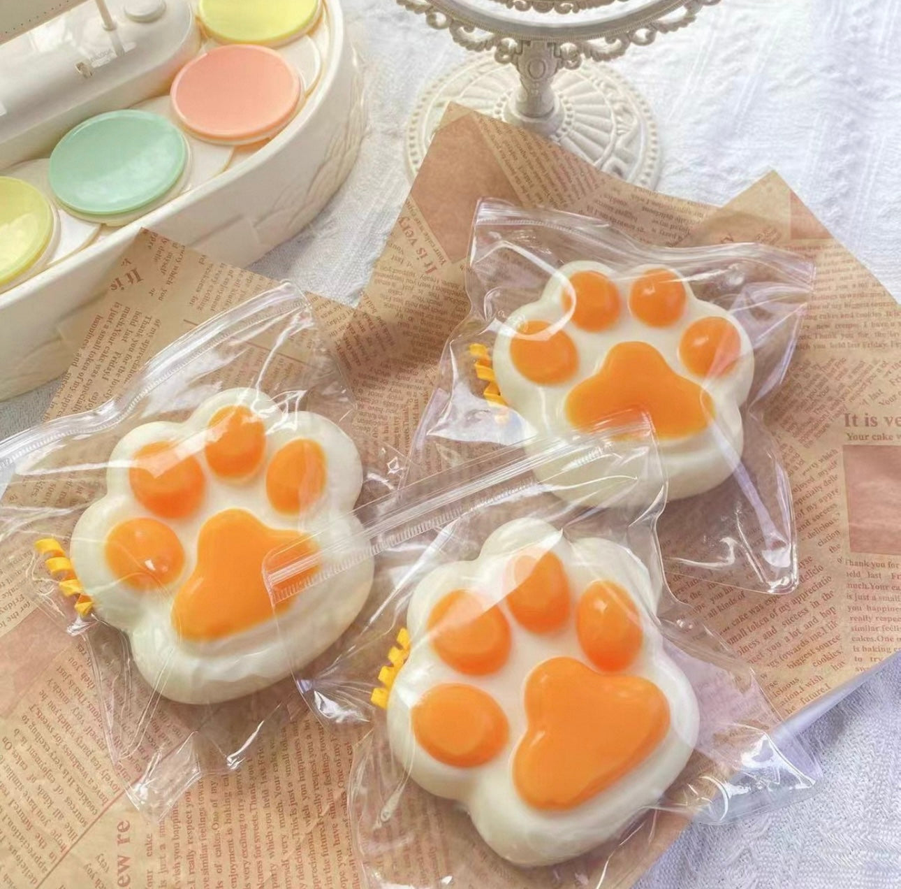 Jelly orange cat paw pinch