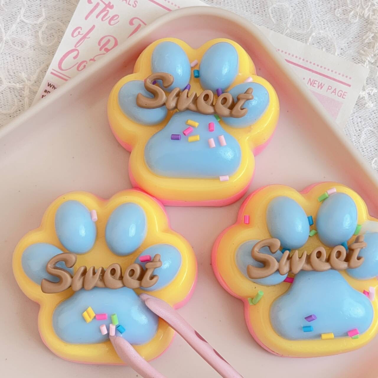 Rainbow decompression cat paw squeezing