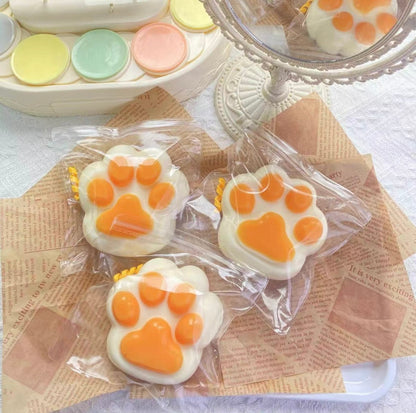 Jelly orange cat paw pinch